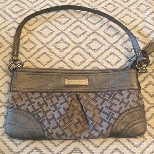 🛑SOLD LOCAL🛑Tommy Hilfiger small purse